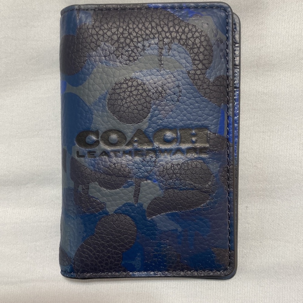 Card Wallet With Camo Print - Picture 2 of 7
